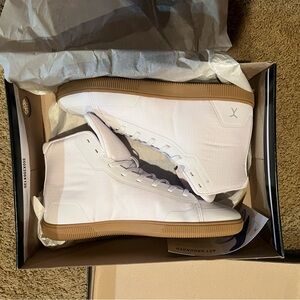 Flux Adapt High Top Shoes – White Knit with Gum Sole